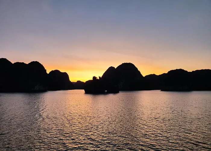 Venezia Cruises  Hạ Long
