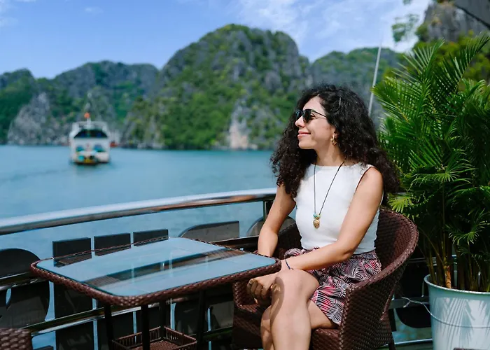 Venezia Cruises Hạ Long