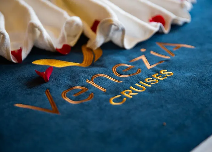  Venezia Cruises Hạ Long