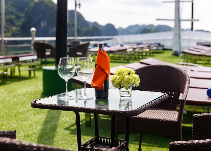 Venezia Cruises 4* Hạ Long